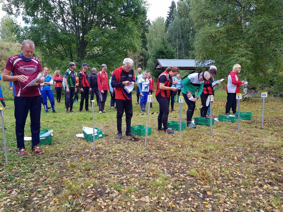 Krevende i skogen på ukas bedrifts o-løp i Løten Tar ut kompasskurs til f¢rste post.jpg