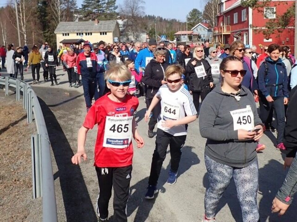 Baksjøløpet i supervær med største deltagelse på 21 år P4154296_løperne_strømmer_på (640x480).jpg