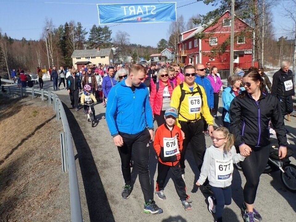 Baksjøløpet i supervær med største deltagelse på 21 år P4154299_løperne_strømmer_på (640x480).jpg