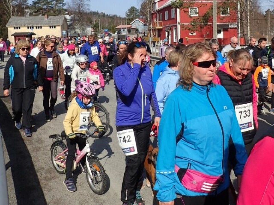 Baksjøløpet i supervær med største deltagelse på 21 år P4154300_løperne_strømmer_på (640x480).jpg