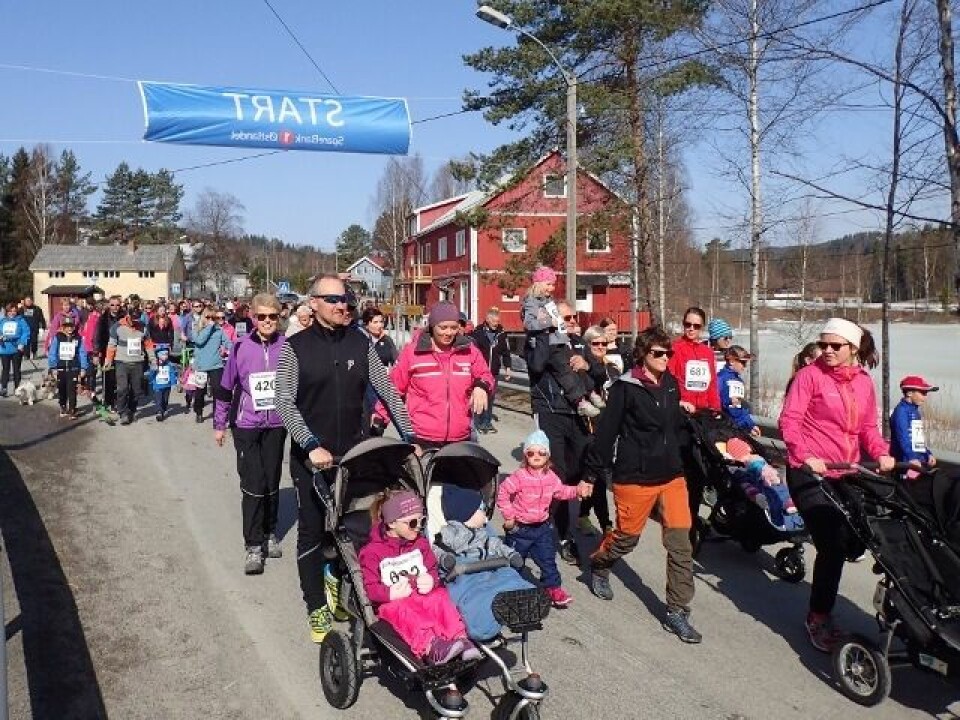 Baksjøløpet i supervær med største deltagelse på 21 år P4154301_løperne_strømmer_på (640x480).jpg
