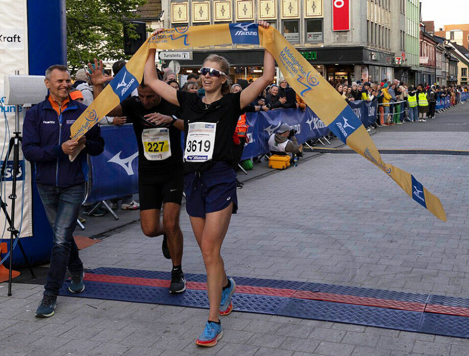 Forsvarte fjorårsseieren i Midnight Sun Marathon halvmaraton-kv-vinner.jpg