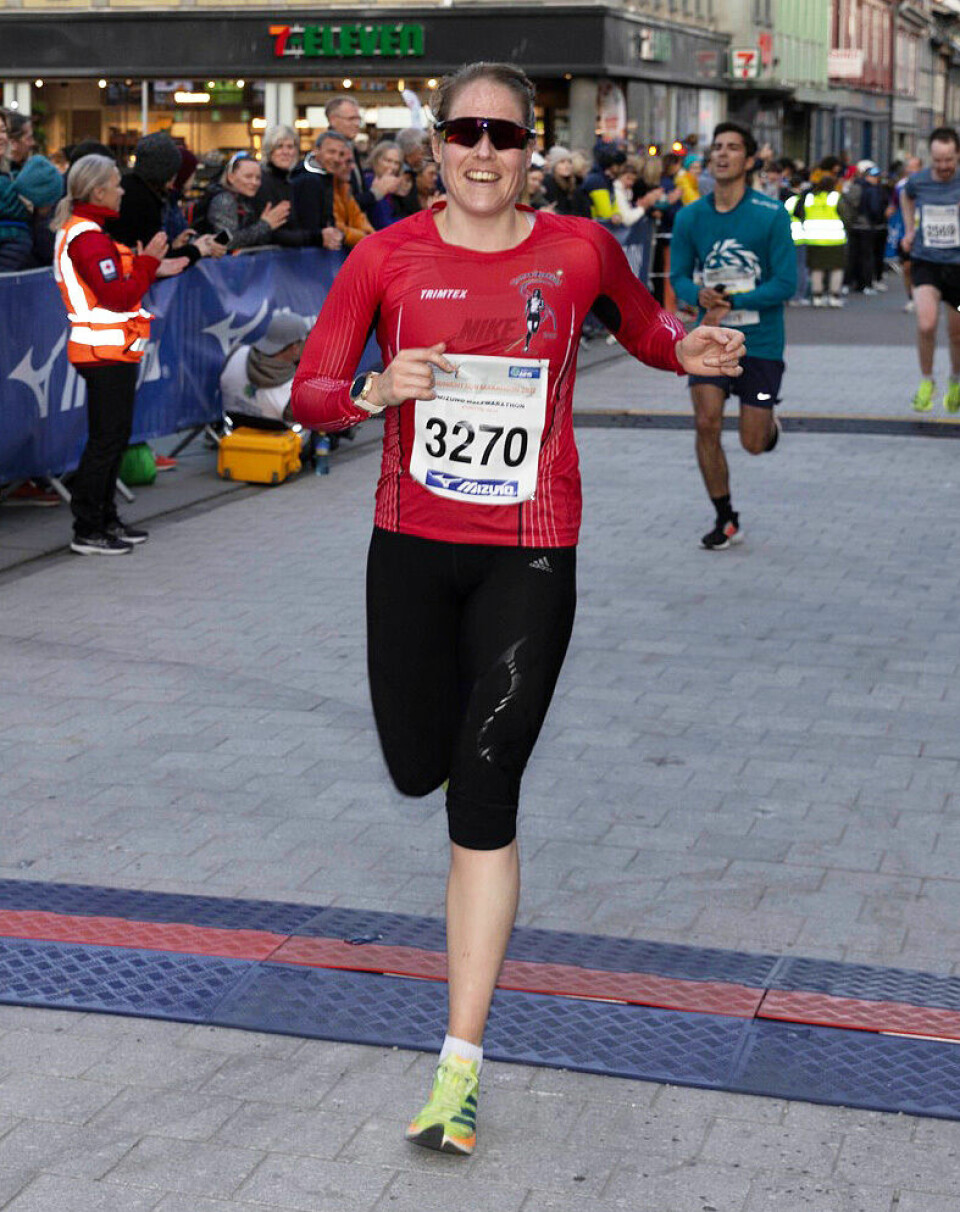 Forsvarte fjorårsseieren i Midnight Sun Marathon halvmaraton-kv-nr2.jpg