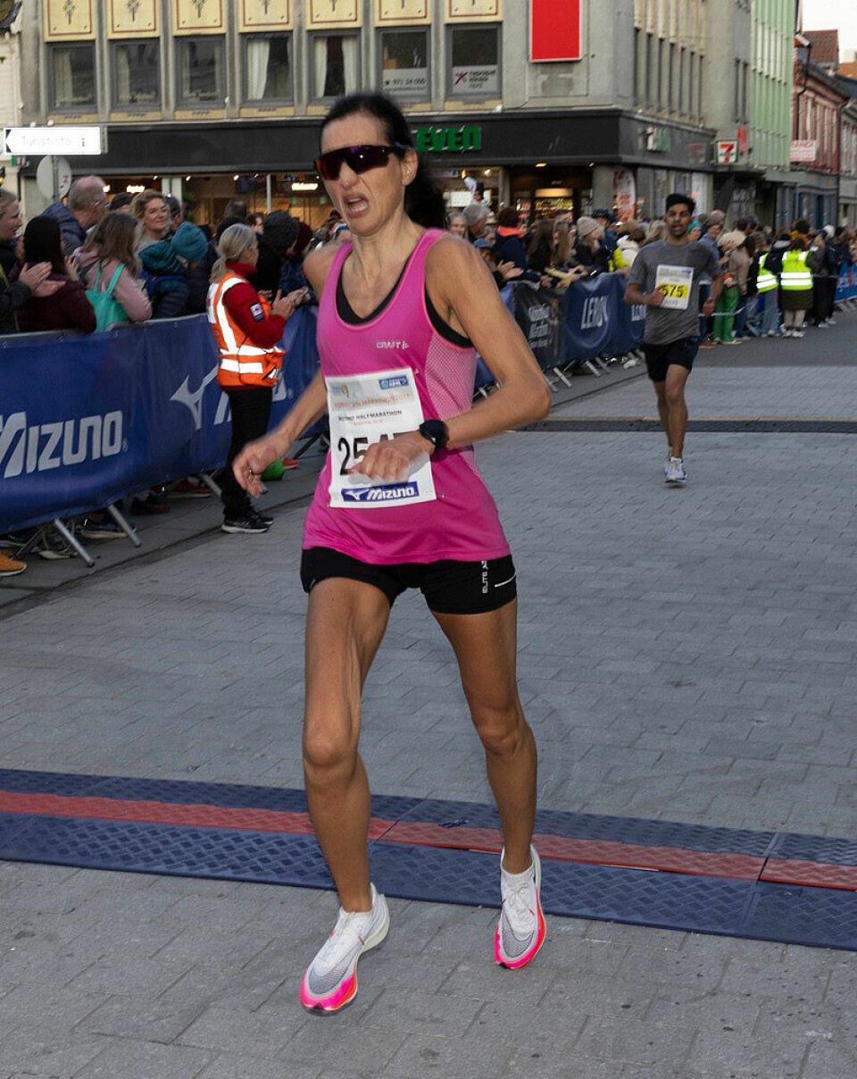 Forsvarte fjorårsseieren i Midnight Sun Marathon halvmaraton-kv-nr3.jpg