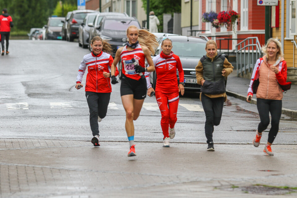 Bratsberg ILs ankerkvinne 3. dag, Hannah Mitlid Aleksandersen, kan triumfere inn på oppløpet i Levanger sammen med lagvenninnene. (Foto fra St. Olavloppets facebookside) Bratsberg ILs ankerkvinne 3. dag, Hannah Mitlid Aleksandersen, kan triumfere inn på oppløpet i Levanger sammen med lagvenninnene. (Foto fra St. Olavloppets facebookside)