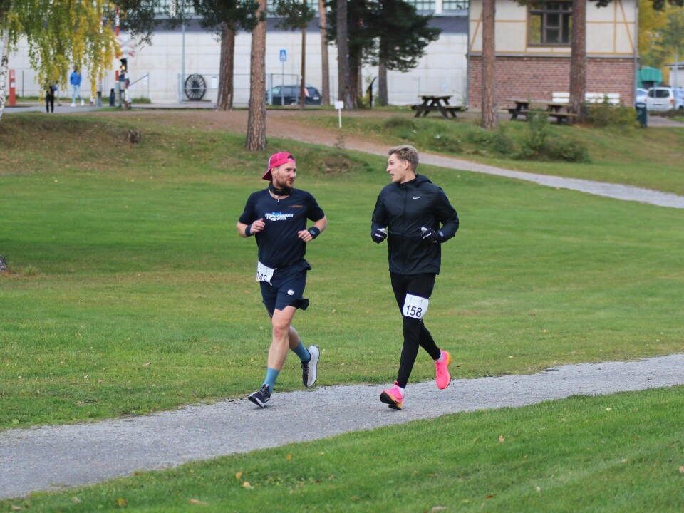 Aasmund Steien og løpegleden imponerte under Hamar Backyard Ultra 50M Pratetempo.jpg