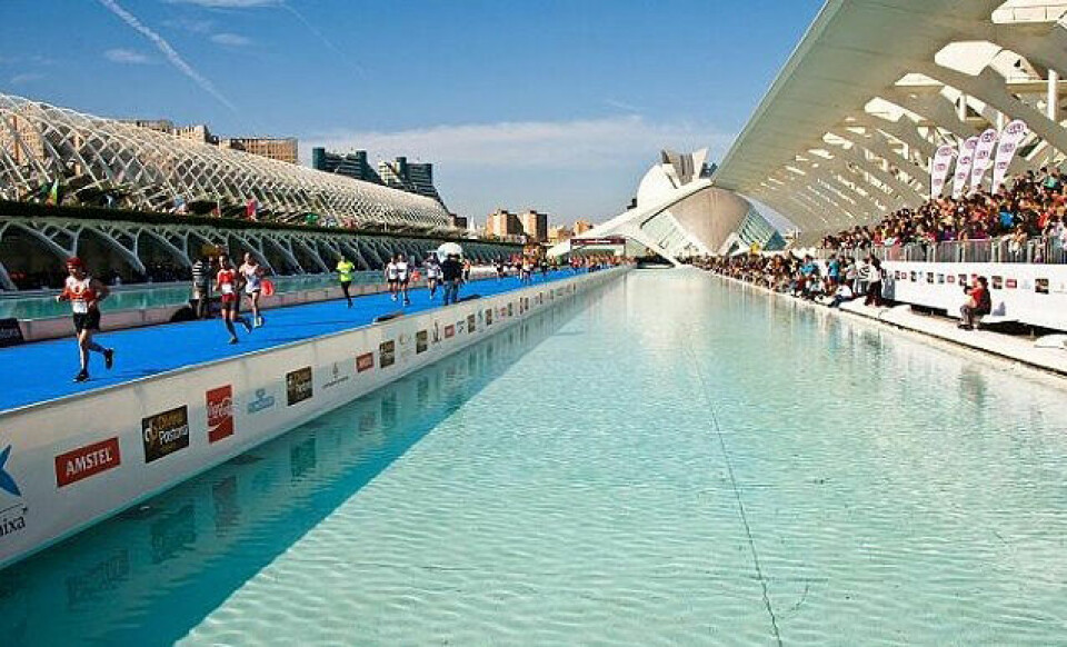 11 348 løp Valencia Marathon søndag 16. november Valencia_Marathon_maalgang_vann_tribune_640.jpg