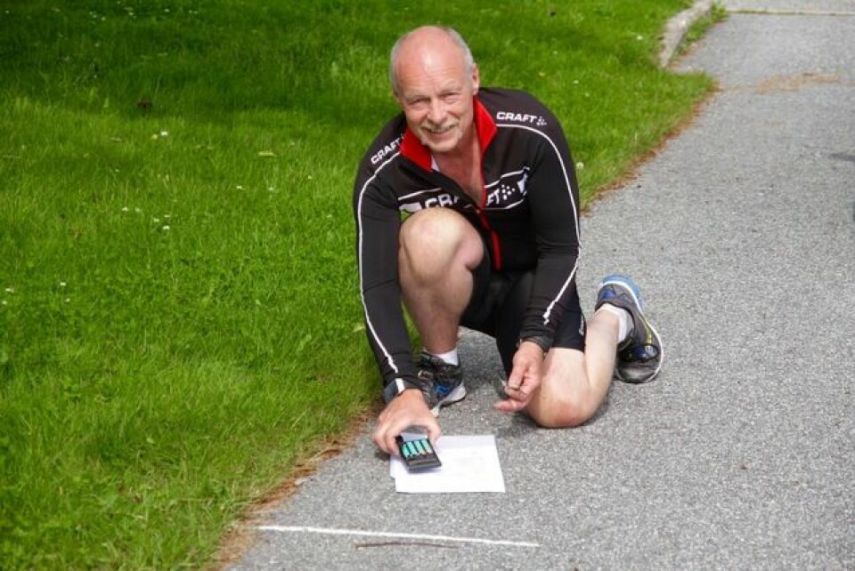Sigbjørn Lerstad måler, regner ut og kontrollerer løypen i Ålesund Maraton Sigbjørn Lerstad måler, regner ut og kontrollerer løypen i Ålesund Maraton