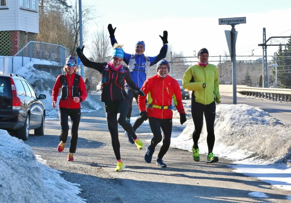 Glade Påskeharer på vei fra Ski til Sandvika i 2018, her ved Borgenveien på Kolbotn. (Foto:Bjørn Hytjanstorp) Glade Påskeharer på vei fra Ski til Sandvika i 2018, her ved Borgenveien på Kolbotn. (Foto:Bjørn Hytjanstorp)
