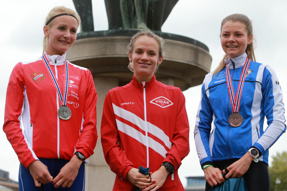 Runa Skrove Falch og Sondre Nordstad Moen tok NM-gullet på halvmaraton Pall_damer_1Runa_S_Falch_2Sigrun_Gjoelberg_3Maren_Lie_AZ3T8738.jpg