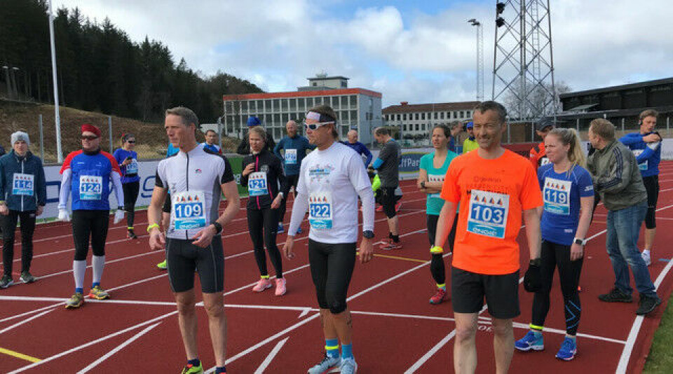 Hafsås og Jegteberg Lystad seiret i SFE Florø Maraton Rett Vest Halvm. før start.jpg