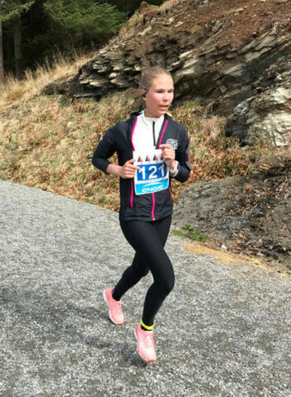 Hafsås og Jegteberg Lystad seiret i SFE Florø Maraton Rett Vest Vinner Halvm. kv. - V. E. Høgelifd.jpg