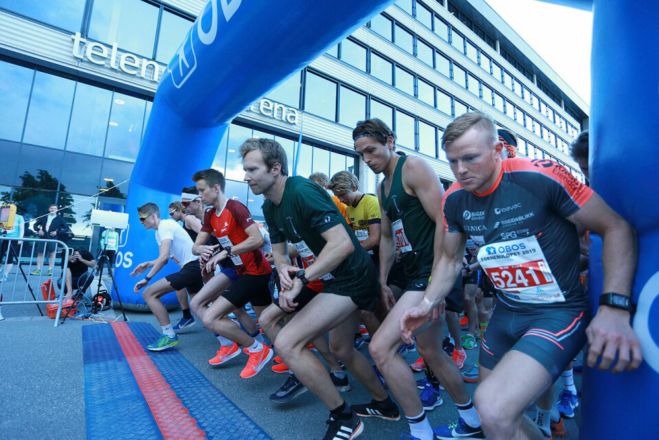 Heidi Weng og Emma Kirkeberg Mørk løp fort i Fornebuløpet Start_10km_1280_AZ3T1743.jpg