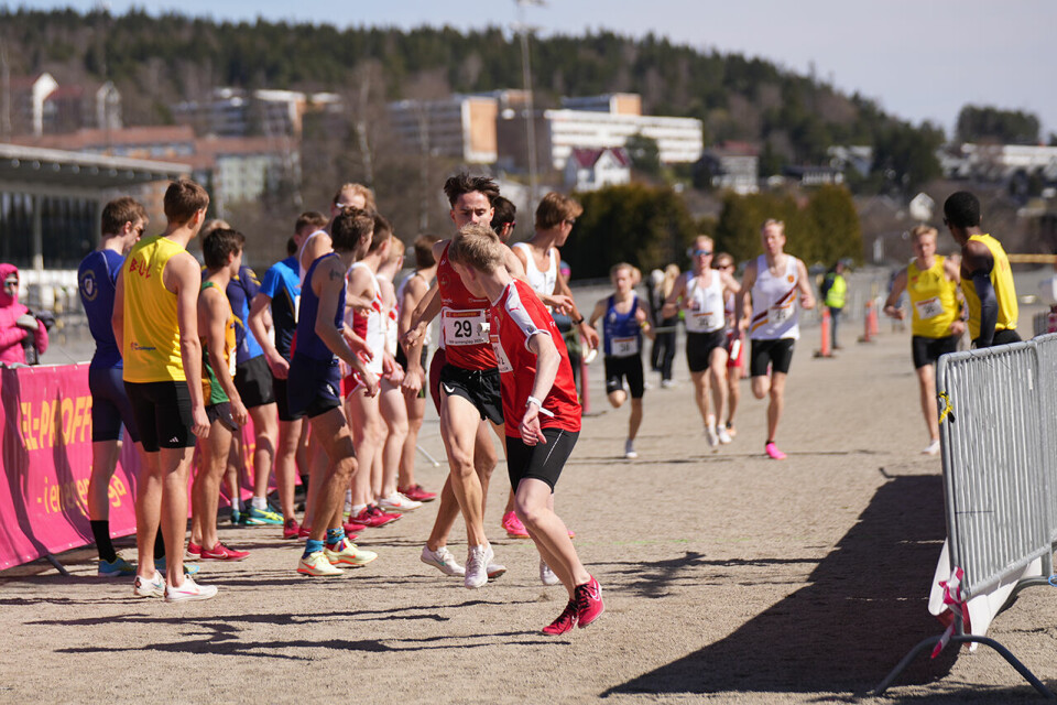 Tjalve med dobbeltseier på stafetten under Terreng-NM kort løype herrer-veksling-verdal-1.jpg