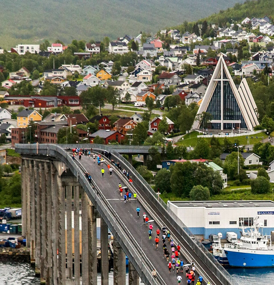 Maraton: Over Tromsøbroa og forbi Ishavskatedralen med start lørdag kl. 20.30. Foto: Truls Tiller Maraton: Over Tromsøbroa og forbi Ishavskatedralen med start lørdag kl. 20.30. Foto: Truls Tiller