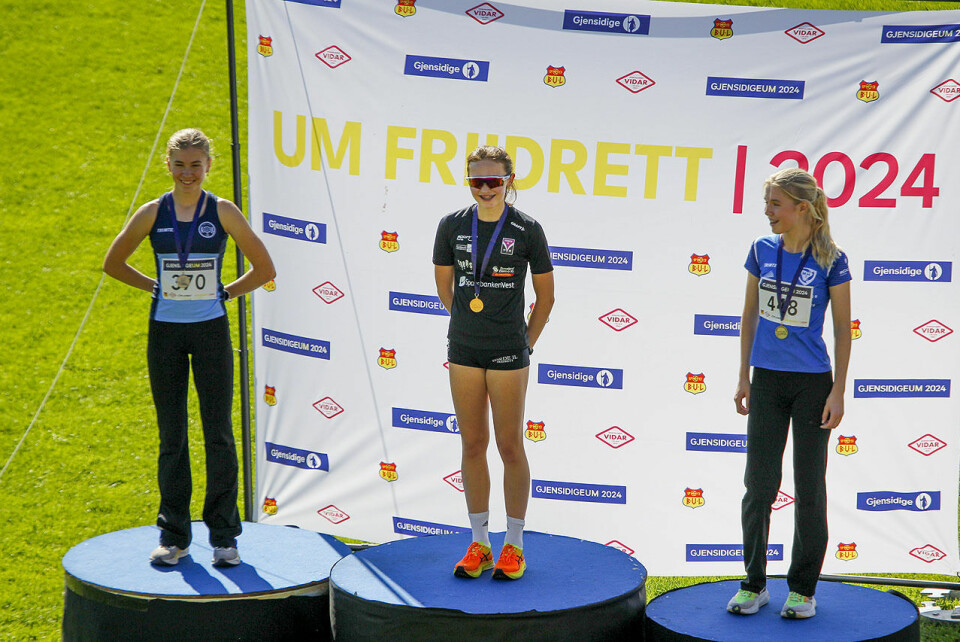 Seieren smakte utrolig godt for Amanda Rørvik J-16 800m Premie_H9F1603.jpg