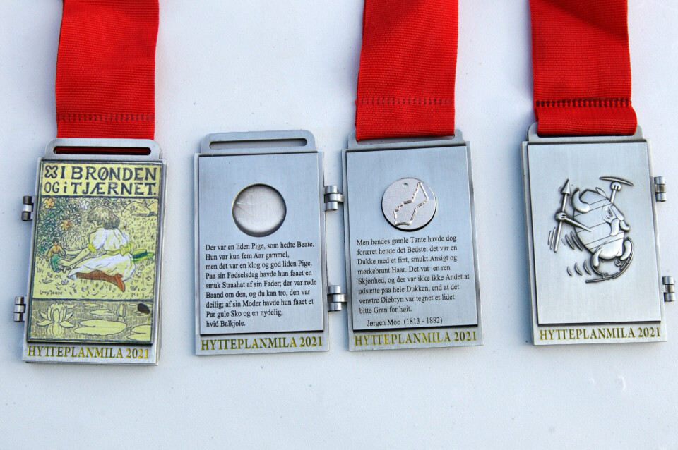Hytteplanmila 2021 - gikk det litt saktere i år? Om flotte ungdoms- og veteranresultater og mye annet. Medalje_utenpaa_inni2_F6C1550.jpg