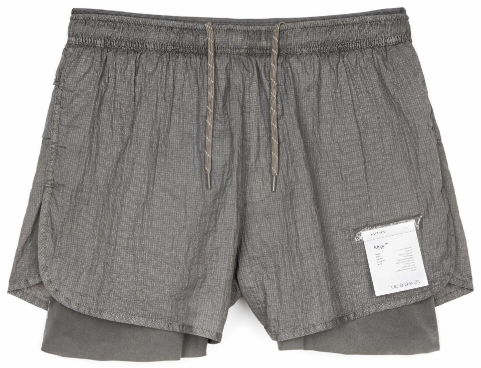 Runners high med løpetøy fra Satisfy Rippy 3_ Trail Shorts Mineral Graphite.jpg