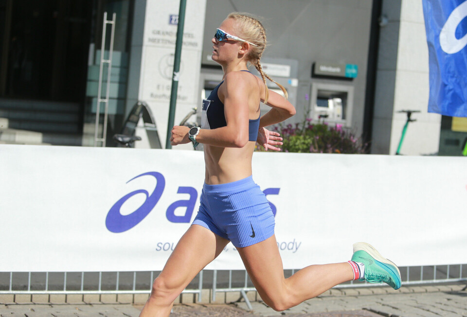 2314 løp den 40. utgaven av Sentrumsløpets 10 km lørdag 10km_mot_maal_Ine_Bakken_vinner_AZ3T4058.jpg