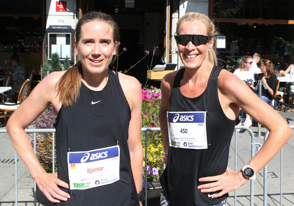 2314 løp den 40. utgaven av Sentrumsløpets 10 km lørdag 10km_oppstilt_Anne_Bjerke_Aarestad_og_Silje_Ekelud_nr4og5_A20G3163.jpg
