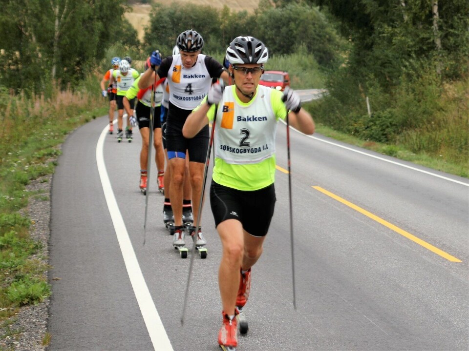 Fra den siste sesongen med torsdagskaruseller på rulleski i Elverum i 2018 med Ulf Erik Strand foran en av årets initiativtakere Rune Gilde. (Foto: Geir Arne Linderud) Fra den siste sesongen med torsdagskaruseller på rulleski i Elverum i 2018 med Ulf Erik Strand foran en av årets initiativtakere Rune Gilde. (Foto: Geir Arne Linderud)