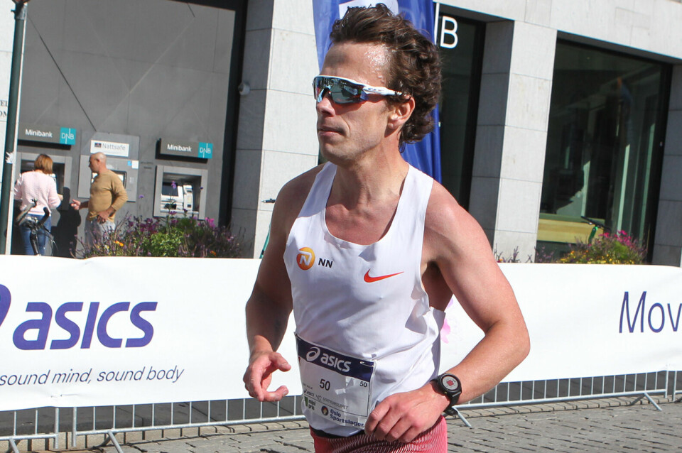 2314 løp den 40. utgaven av Sentrumsløpets 10 km lørdag 10km_Mot_maal_Ronny_Losoa_vinner_40-44_A20G3112.jpg