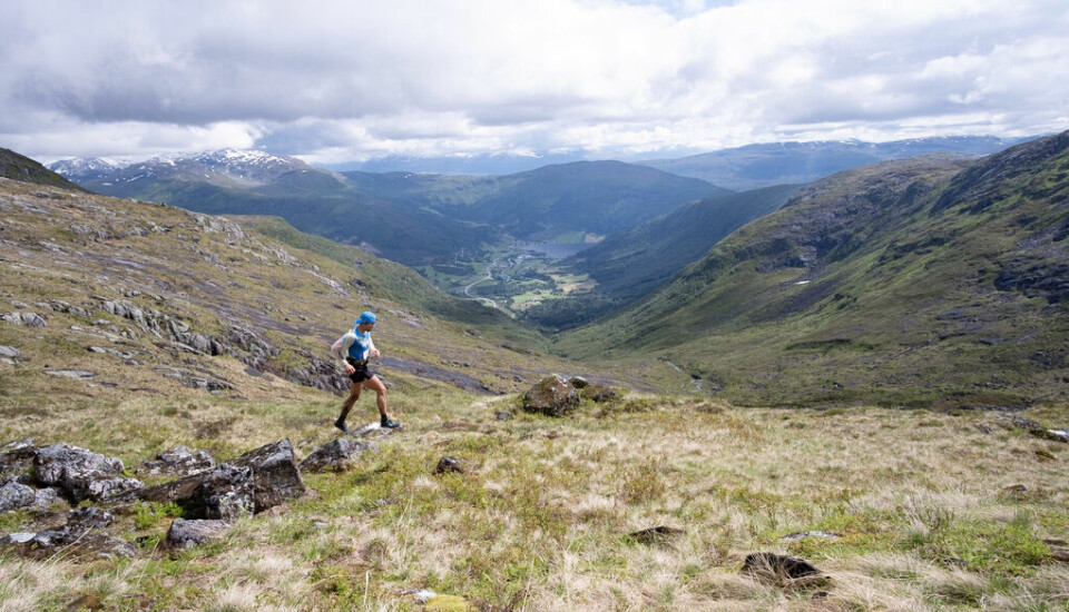 Flotte omgivelser i Honndalsfjella. Vinner av 75 km Paul Ogier har ikke tid å nyte utsikten ned til Grodås og Hornindalsvatnet. Foto: Nikolai Flaaen Flotte omgivelser i Honndalsfjella. Vinner av 75 km Paul Ogier har ikke tid å nyte utsikten ned til Grodås og Hornindalsvatnet. Foto: Nikolai Flaaen