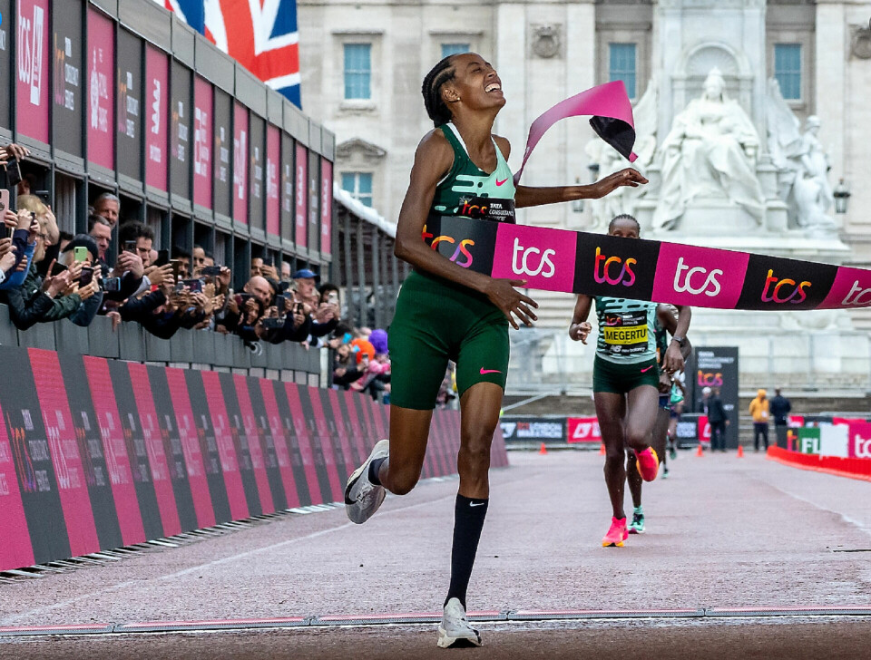 Sifan Hassan fullbyrder sin spennende debut på maraton med seier i London. (Foto fra løpets facebookside) Sifan Hassan fullbyrder sin spennende debut på maraton med seier i London. (Foto fra løpets facebookside)