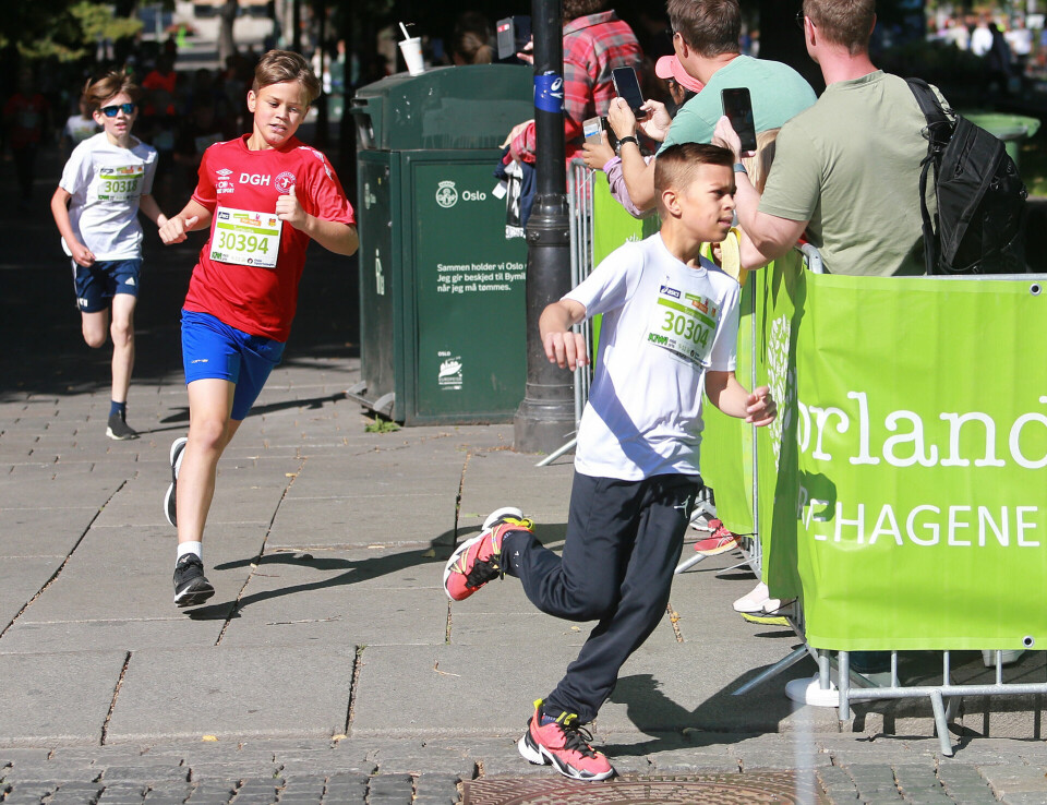 2314 løp den 40. utgaven av Sentrumsløpets 10 km lørdag Barneloepet_de_eldste1_AZ3T3277.jpg