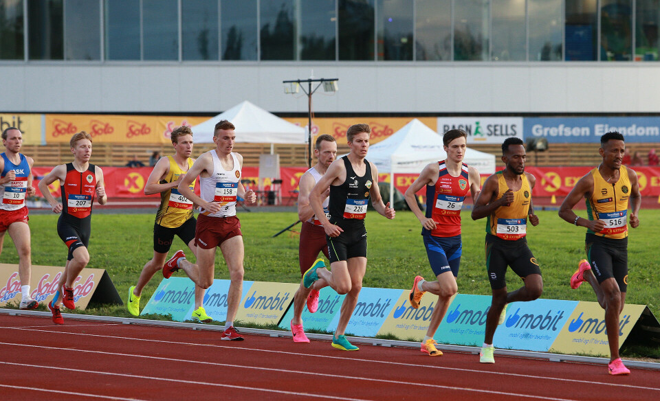 Magnus Tuv Myhre slettet 44 år gammel NM-rekord på 5000 m 5000m_menn_A-heat_feltet_strekker_ut_raskt_AZ3T9450.jpg
