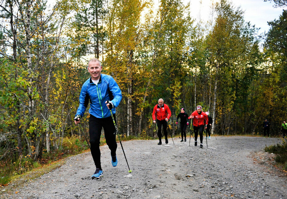 Kjell Erik Strøm er ikke aktiv skiløper, men er aktivt med på elghufstreningene. Bankmannen kaller dette ukas høydepunkt på treningsfronten. (Foto: Svein Tore Hovd) Kjell Erik Strøm er ikke aktiv skiløper, men er aktivt med på elghufstreningene. Bankmannen kaller dette ukas høydepunkt på treningsfronten. (Foto: Svein Tore Hovd)