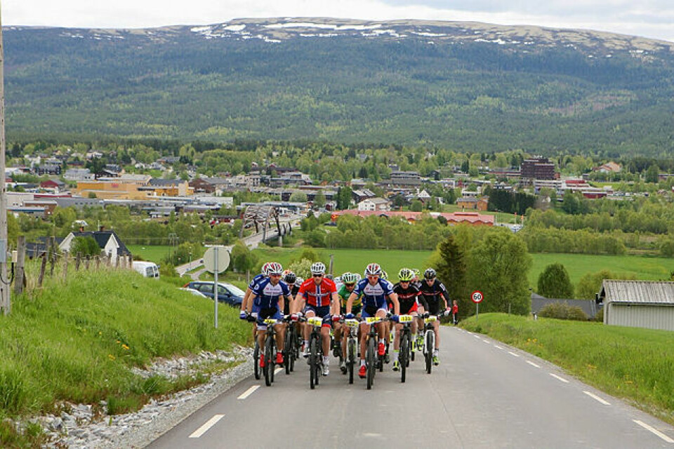 Fra rett etter starten på lørdagens etappe på Tynset. (Foto: Norsk Folkehjelp Redningtjeneste N-Ø) Fra rett etter starten på lørdagens etappe på Tynset. (Foto: Norsk Folkehjelp Redningtjeneste N-Ø)