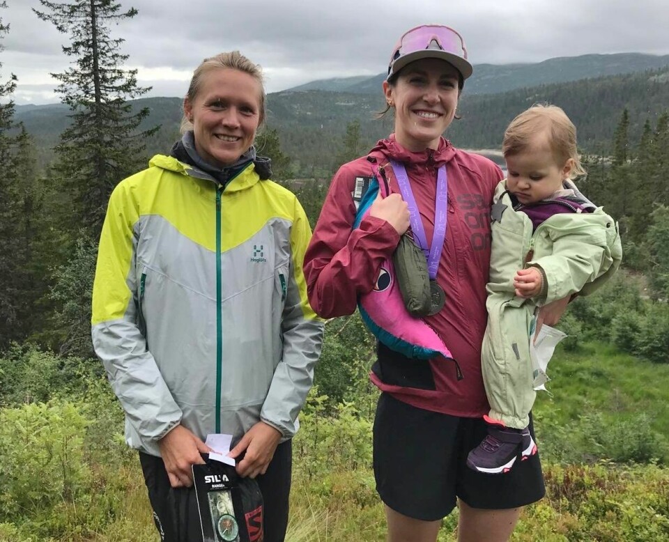 Suveren seier og løyperekord til Simen Wästlund i Blefjells Beste Kvinner_10km_vinner-med-barn_foto_Petter_Vabog.jpg