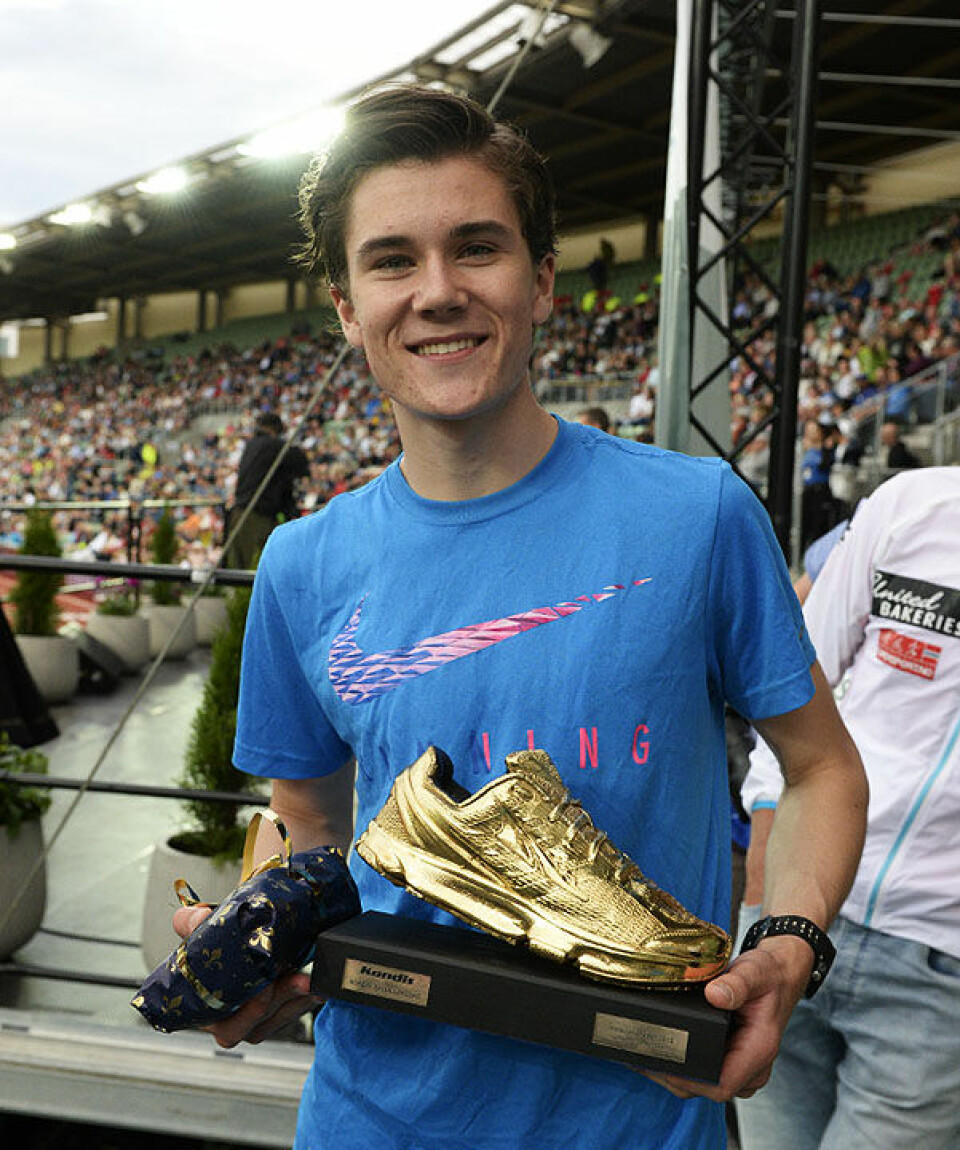 Tre løpere fikk tildelt Kondis' gullsko under Bislett Games jakob-ingebrigtsen-gullsko_BJ_D4N2134.jpg