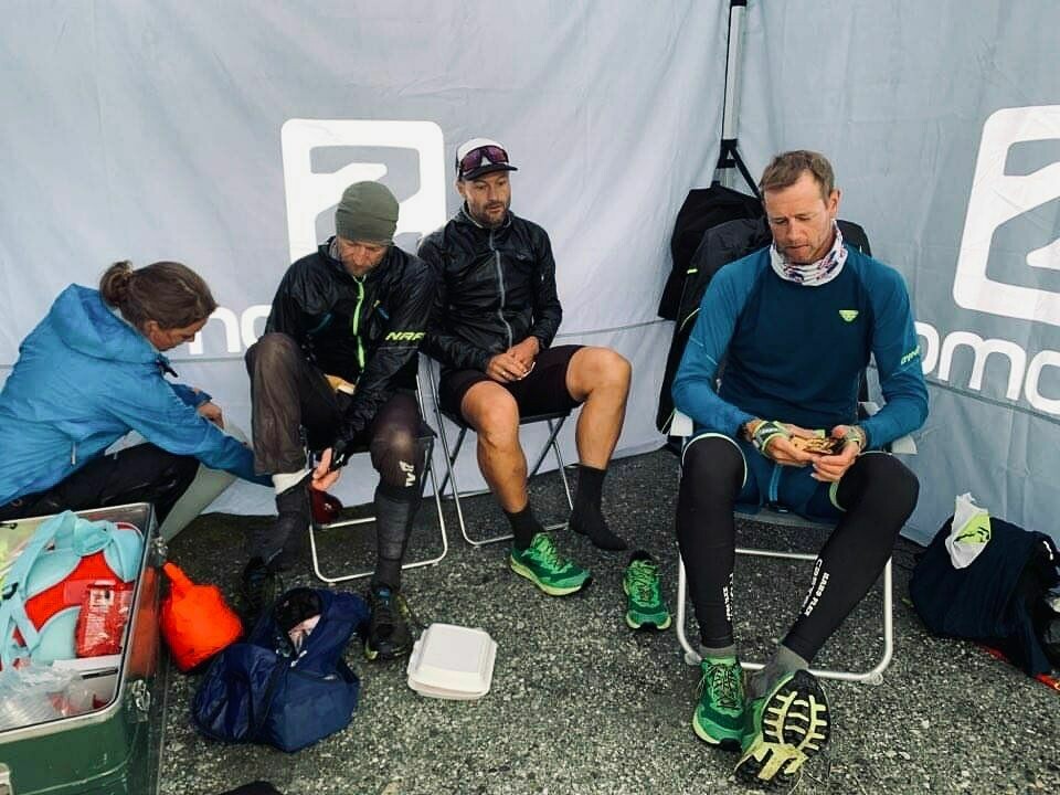 Team Rett Vest Endurance slapper av ved Kvitingen, midtveis mellom Voss og Bergen. (Arrangørfoto) Team Rett Vest Endurance slapper av ved Kvitingen, midtveis mellom Voss og Bergen. (Arrangørfoto)