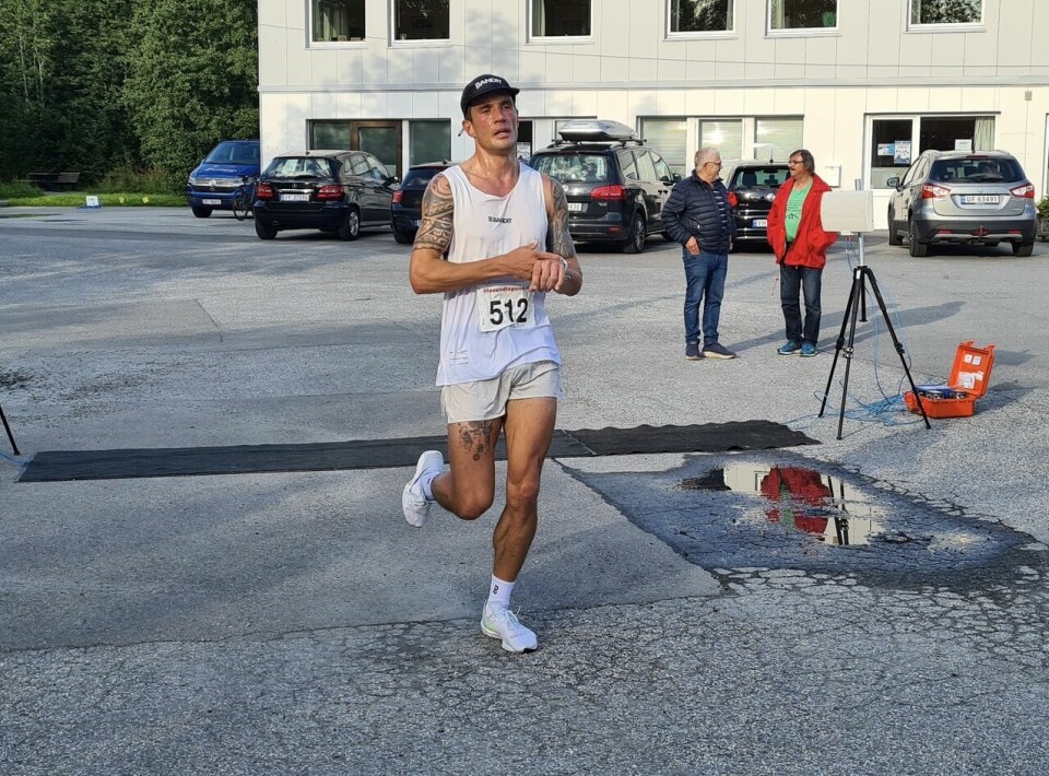 Yngvild Kaspersen og Lasse Aleksander Finstad satte løyperekorder på 10 km i Ålesund 10km_Lasse_Finstad_løp