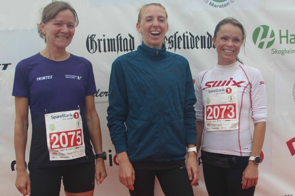 Vinderen på halvmaraton Silje Røynstrand i midten satte en solid PR med 1:21:59, mens Trine Holmer-Hoven (tv) og Gunhild Maria Hugdal blev nr. 2 og 3. Vinderen på halvmaraton Silje Røynstrand i midten satte en solid PR med 1:21:59, mens Trine Holmer-Hoven (tv) og Gunhild Maria Hugdal blev nr. 2 og 3.