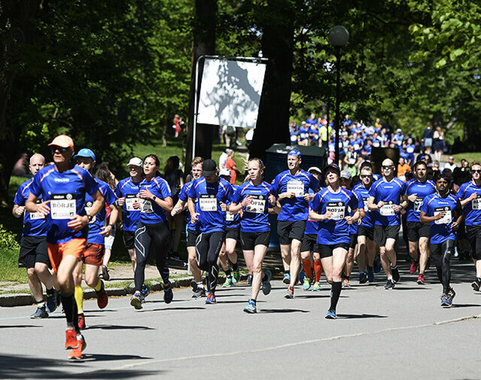 613 norske fullførte Göteborgs-varvet i strålende solskinn blaa-loepere_50D3498.jpg