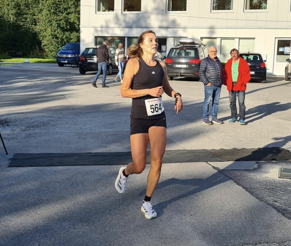 Yngvild Kaspersen og Lasse Aleksander Finstad satte løyperekorder på 10 km i Ålesund 10km_Yngvild_Kaspersen_løp