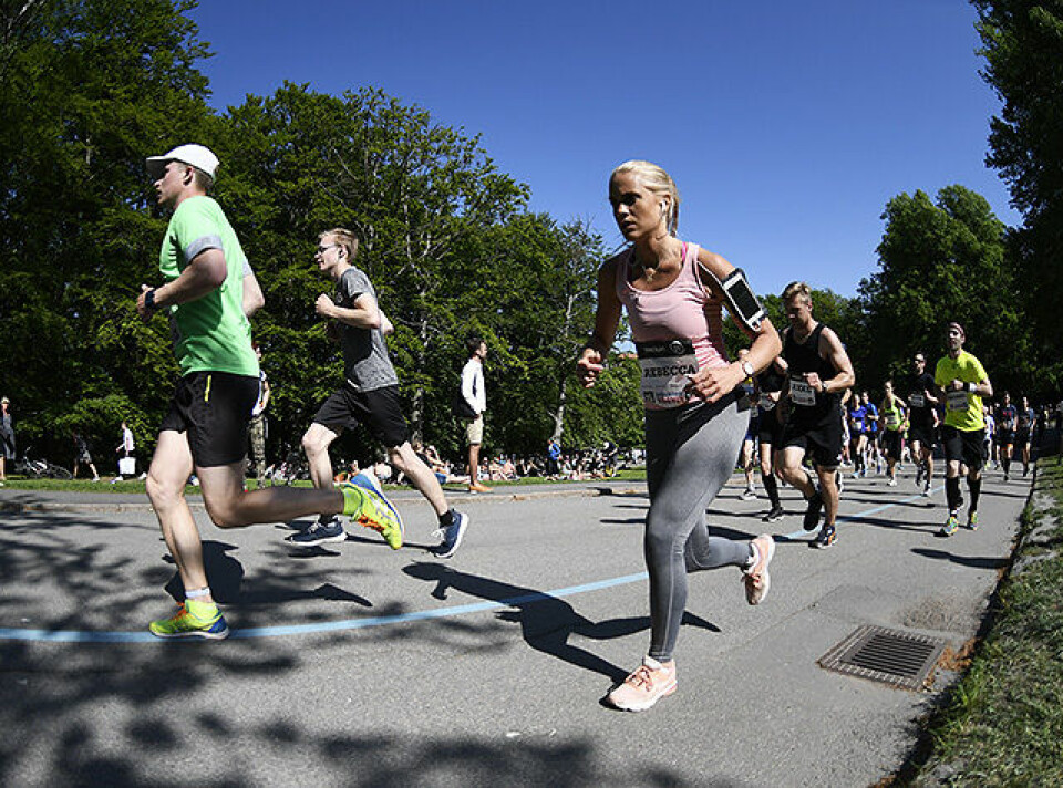 613 norske fullførte Göteborgs-varvet i strålende solskinn forste-motbakke_50D3614.jpg