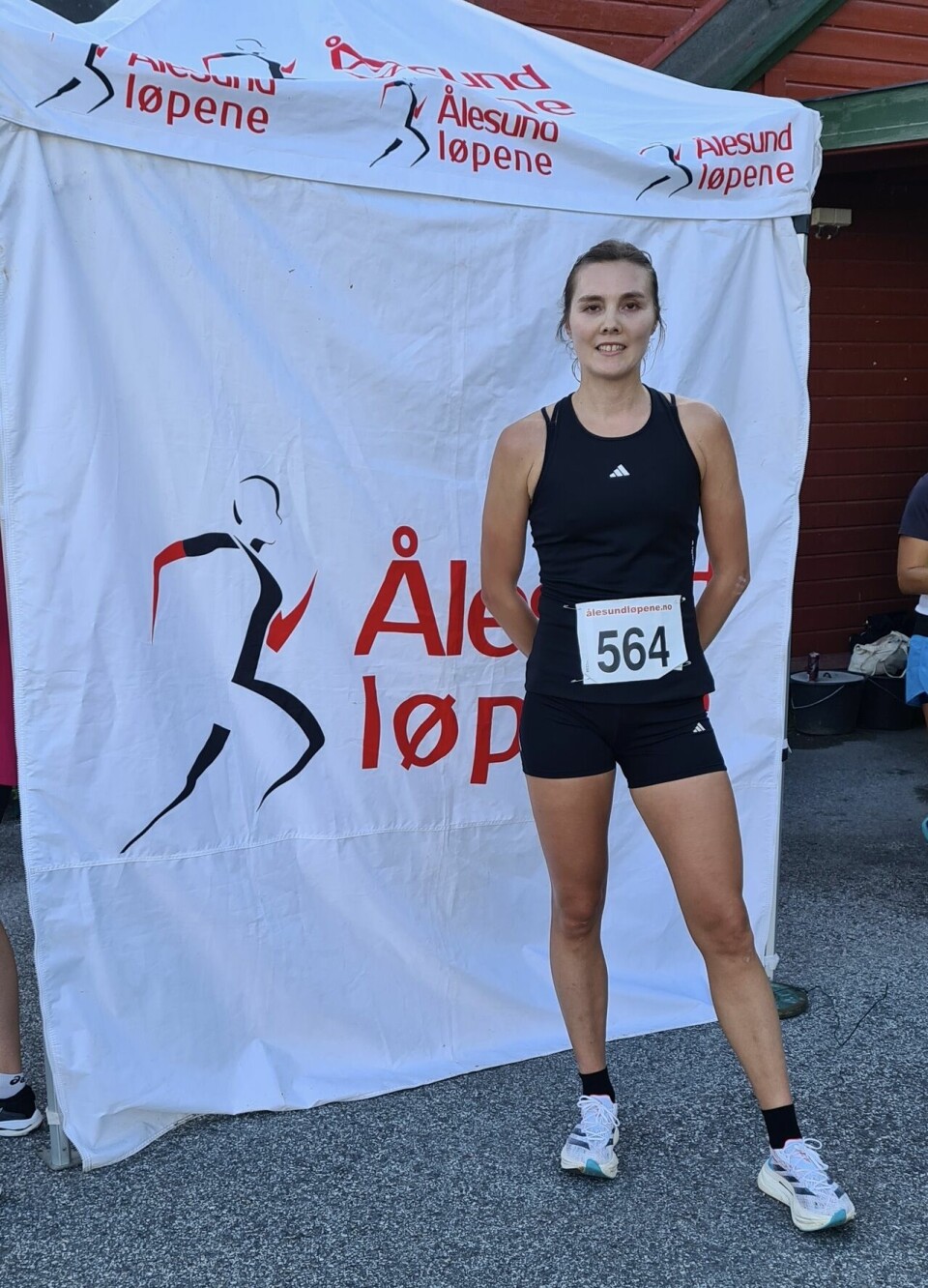Yngvild Kaspersen og Lasse Aleksander Finstad satte løyperekorder på 10 km i Ålesund 10km_Yngvild_Kaspersen_portrett