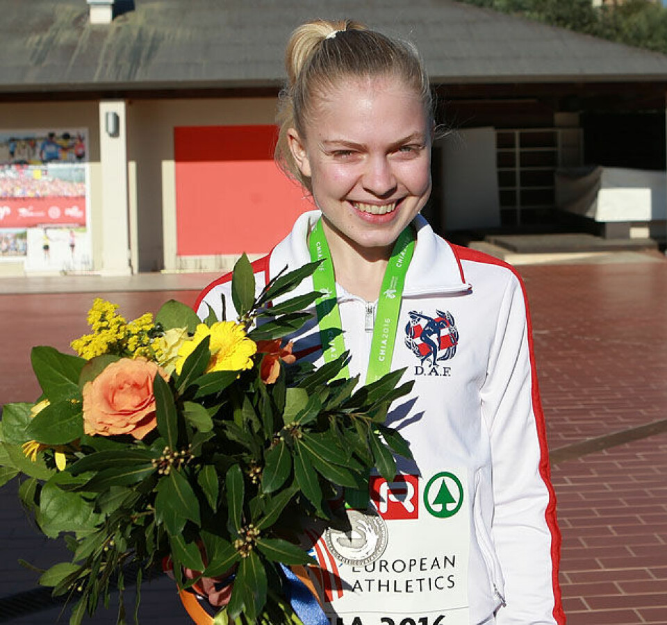 Flott 12. plass til Stine Wangberg i EM i terrengløp på Sardinia Anna_Emilie_Moeller_med_medalje_AZ3T5475.jpg