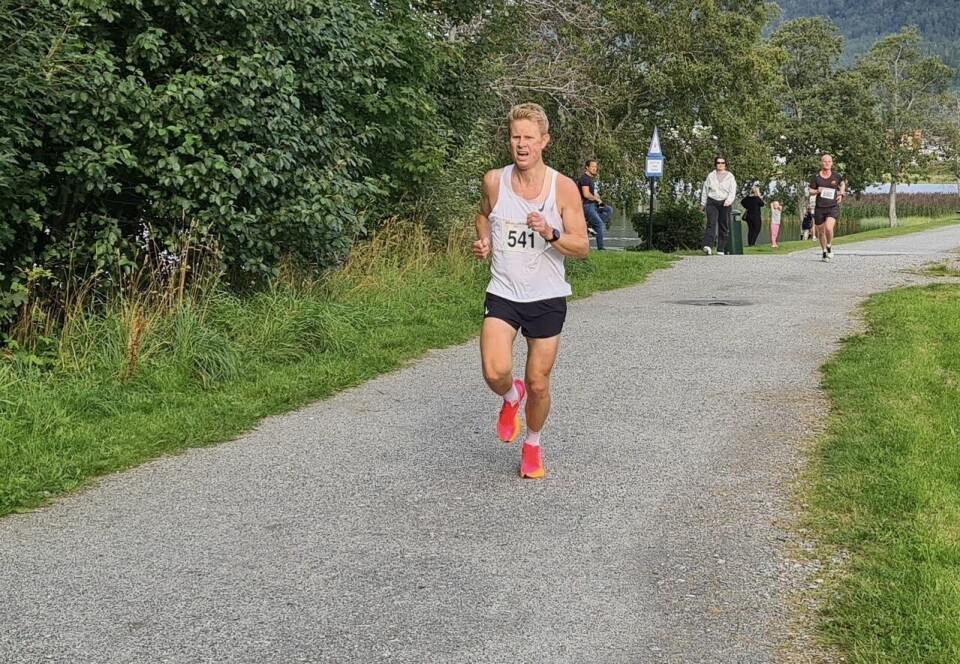 Yngvild Kaspersen og Lasse Aleksander Finstad satte løyperekorder på 10 km i Ålesund 5km_Erik_Son dre_Paulsen