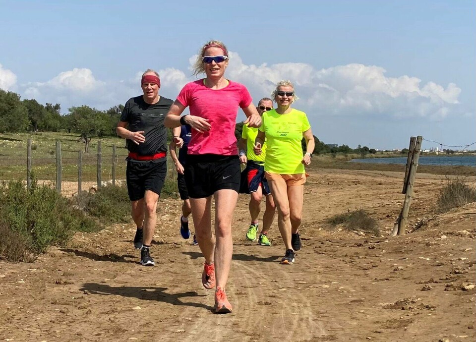 Treningsleir i Portugal i mars 2026 F.v: Roy Åge Østerås, Anne Grethe Lindeberg og Ragnhild Tunaal på Kondis sin løpeuke i Portugal med Springtime