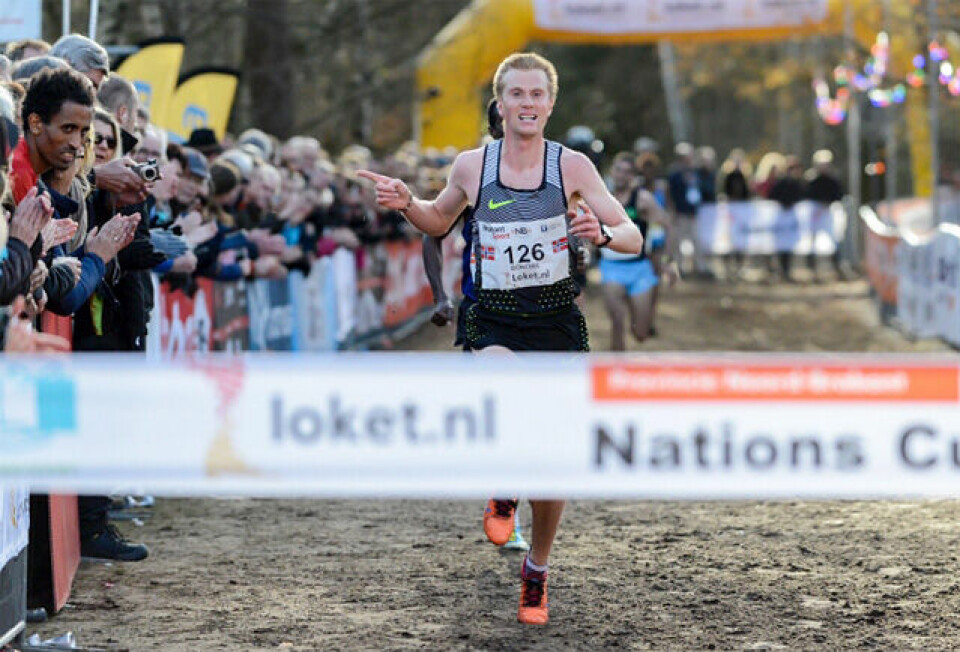 Sondre Nordstad Moen hadde tid til å ta en seiersgest da han vant Warandeloop i Nederland søndag. (Foto: Det europeiske friidrettsforbundet) Sondre Nordstad Moen hadde tid til å ta en seiersgest da han vant Warandeloop i Nederland søndag. (Foto: Det europeiske friidrettsforbundet)