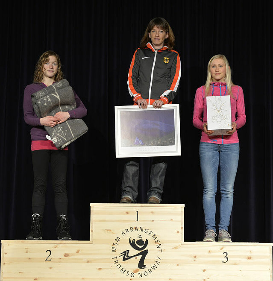 Flere rekorder i Mørketidsløpet 10km_D4N0460-pall-kvinner.jpg