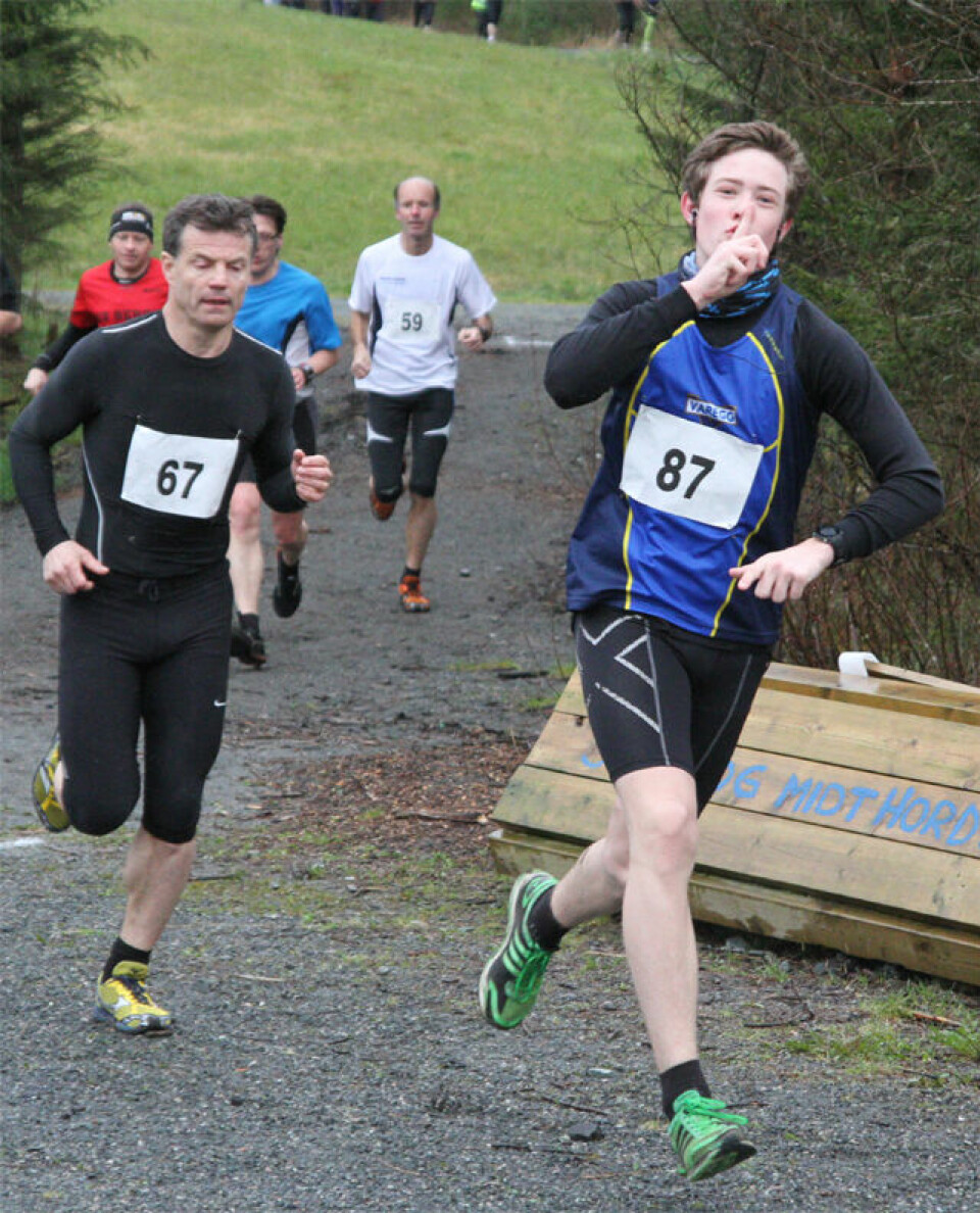 Lett regn over Hordnesskogen Rundt.