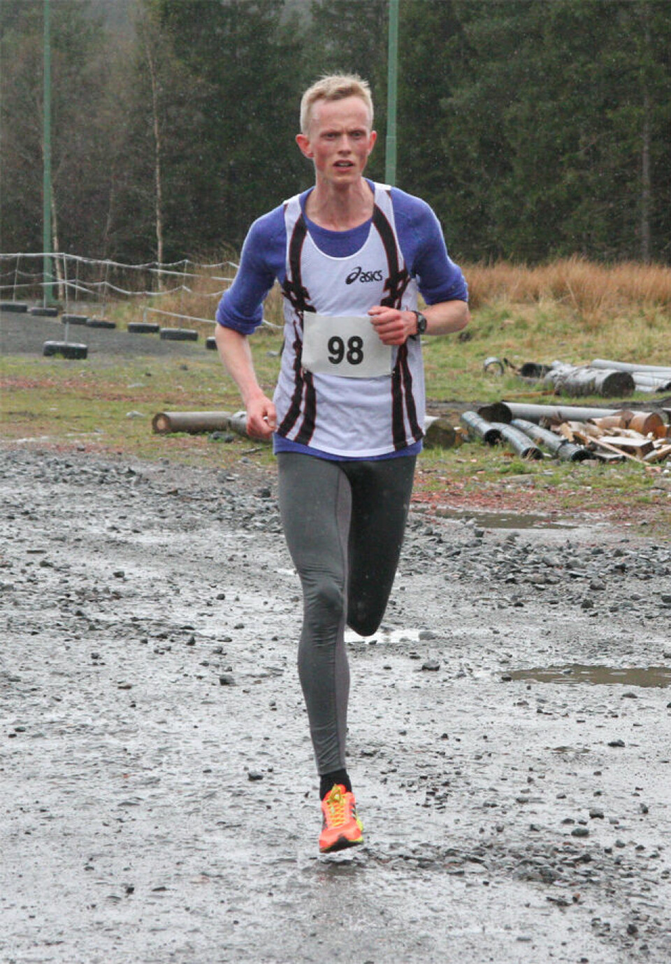 Lett regn over Hordnesskogen Rundt.