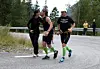 Norseman-2013_Andreas-Hoeher-faar-et-kyss-paa-vei-opp-mot-Gaustatoppen.jpg