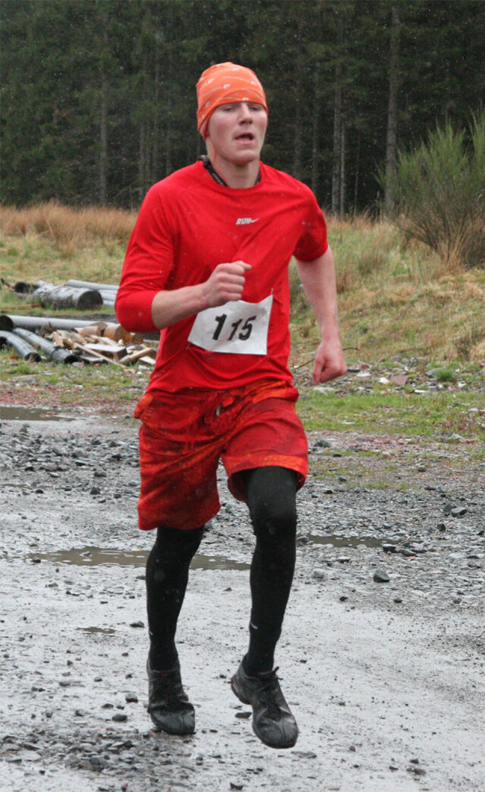 Lett regn over Hordnesskogen Rundt.